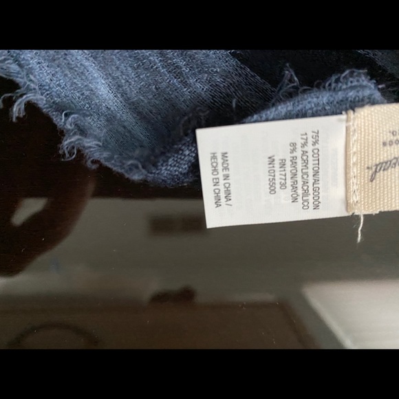 NWT denim blue scarf - Picture 4 of 6